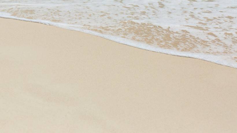 沙灘海浪藍(lán)天高清唯美圖片