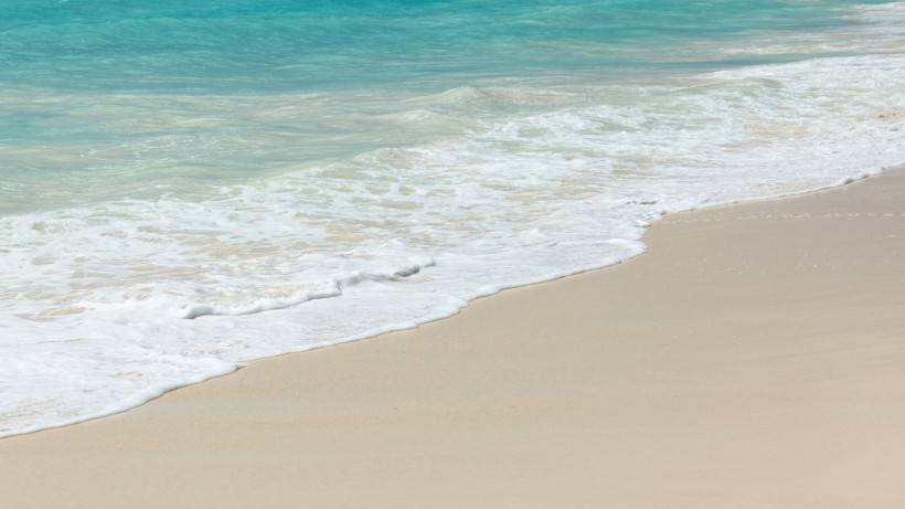 沙灘海浪藍天高清唯美圖片