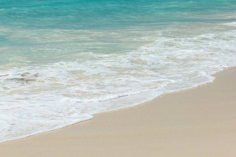 沙灘海浪藍(lán)天高清唯美圖片