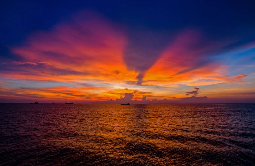 海邊云彩晚霞風景圖片欣賞