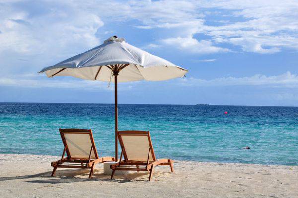 大海藍天沙灘 夏天海邊風景圖片