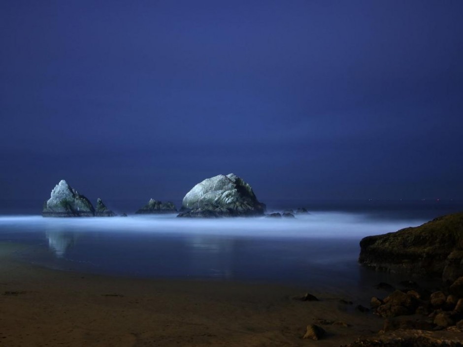 暮色蒼茫海邊夜景圖片欣賞