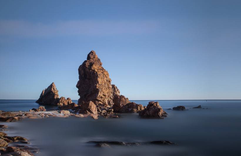 海邊礁石風(fēng)景圖片