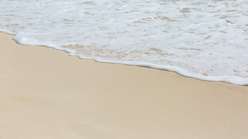 沙灘海浪藍(lán)天高清唯美圖片