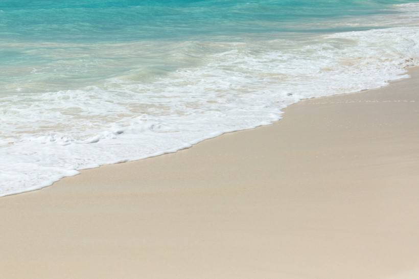 沙灘海浪藍(lán)天高清唯美圖片