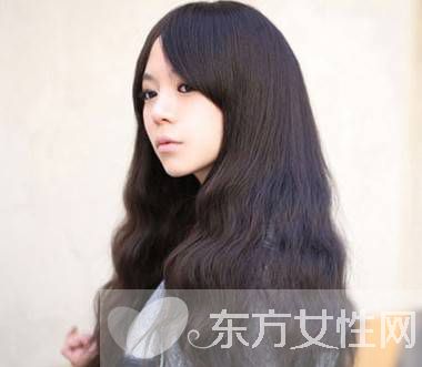 橢圓形臉適合什么發(fā)型 氣質(zhì)長發(fā)就是要這么美