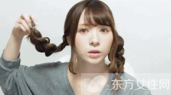 可愛女生羊角盤發(fā)教程 賣萌扮嫩的不二之選哦
