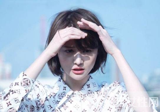 鄭爽完美演繹長(zhǎng)短發(fā)發(fā)型 哪種風(fēng)格更能打動(dòng)你呢