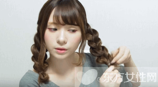 可愛女生羊角盤發(fā)教程 賣萌扮嫩的不二之選哦