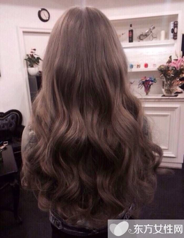 染發(fā)后如何洗頭不掉色 這么做讓發(fā)色更持久