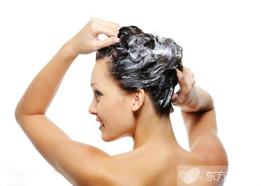 女生晚上洗頭好嗎 最佳的洗頭時(shí)間是什么時(shí)候