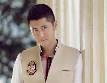 男生潮流短發(fā)發(fā)型 展現(xiàn)十足的迷人氣質(zhì)