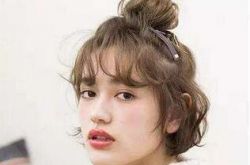 快用別致的發(fā)飾給你的丸子頭變變樣