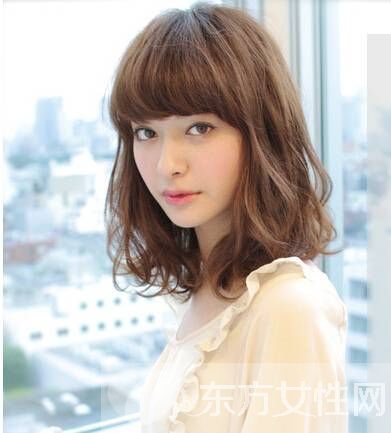 方臉適合什么發(fā)型 這5款輕松讓方臉變白小臉