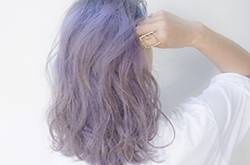 染發(fā)后如何洗頭不掉色 這么做讓發(fā)色更持久