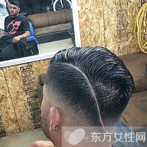 男生個(gè)性刀疤頭發(fā)型推薦 簡(jiǎn)約時(shí)尚的不二之選