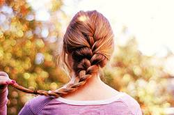 時尚麻花辮的編法 讓麻花辮融合時尚氣息