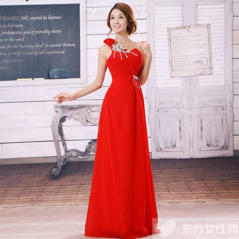 單肩禮服搭配什么發(fā)型 六款時(shí)尚發(fā)型打造獨(dú)有的氣質(zhì)魅力