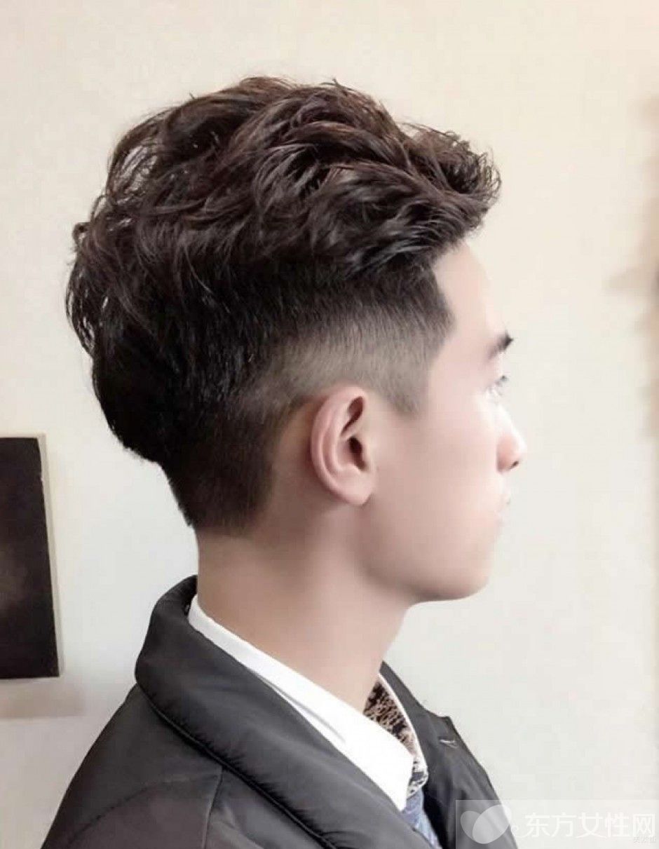 男生潮流短發(fā)發(fā)型 展現(xiàn)十足的迷人氣質(zhì)