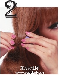 使用卷發(fā)卷打造富有變化感卷發(fā)