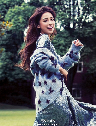 Angelababy展示新發(fā)型俏皮可愛