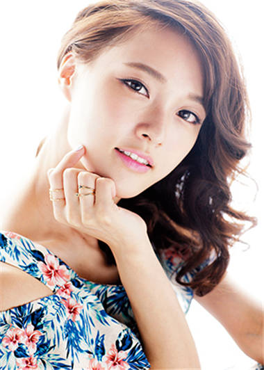 側(cè)撥發(fā)不再只能性感 簡單3招讓你成為百變女王