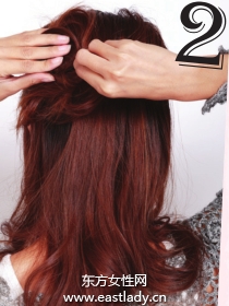 娃娃式混合長卷發(fā)給人嫻靜淑女感覺