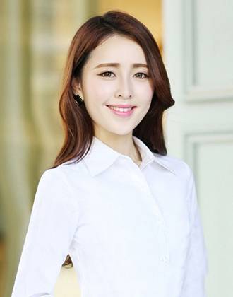 9款時(shí)尚職業(yè)裝發(fā)型 輕松幫你打造職場(chǎng)時(shí)尚達(dá)人范