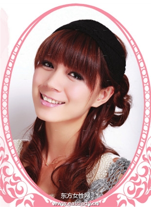 娃娃式混合長卷發(fā)給人嫻靜淑女感覺