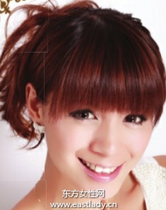 層次感單側(cè)辮營造親巧感