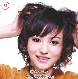 卷發(fā)器搭配發(fā)蠟打造清新甜美短發(fā)發(fā)型