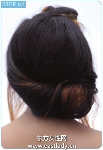 珍珠夾子點(diǎn)綴盤(pán)發(fā)韻味十足