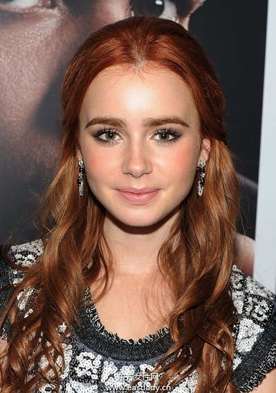 長、短、直、卷全都Hold得住 莉莉柯林斯發(fā)型全紀(jì)錄