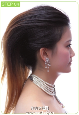 額頭珍珠飾品點(diǎn)綴發(fā)型很有女人味