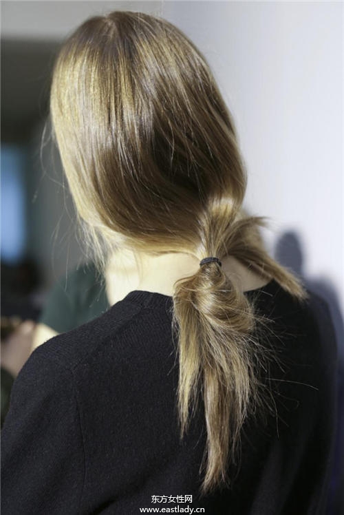 低馬尾的幾種變化 這樣綁立馬變小臉