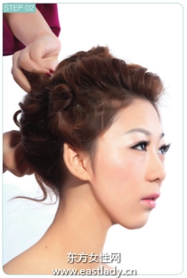 時(shí)尚盤發(fā)戴上網(wǎng)紗增加朦朧感