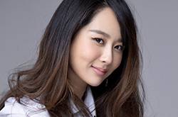 9款時(shí)尚職業(yè)裝發(fā)型 輕松幫你打造職場時(shí)尚達(dá)人范