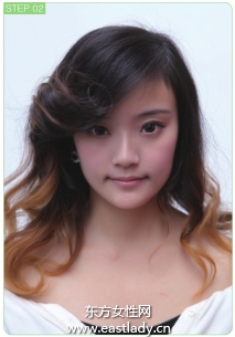 日系卷發(fā)發(fā)型搭配蝴蝶結(jié)居家好女人