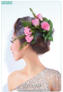 時(shí)尚盤發(fā)戴上網(wǎng)紗增加朦朧感