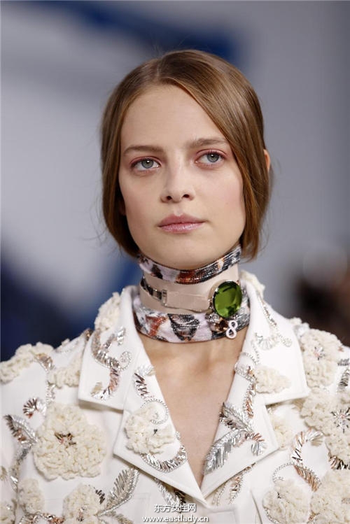 低馬尾的幾種變化 這樣綁立馬變小臉