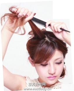 局部旋擰高盤發(fā) 減新淡雅減齡發(fā)型