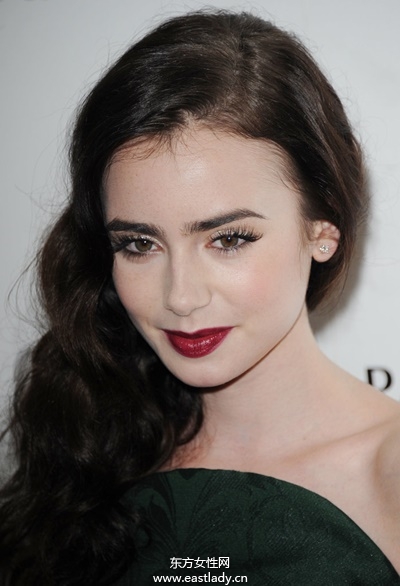 長、短、直、卷全都Hold得住 莉莉柯林斯發(fā)型全紀錄