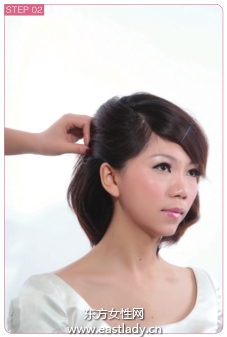 短發(fā)發(fā)型飾品點(diǎn)綴看起來嫵媚十足