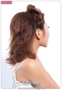 韓式盤發(fā)搭配蝴蝶結(jié)做性感美少婦