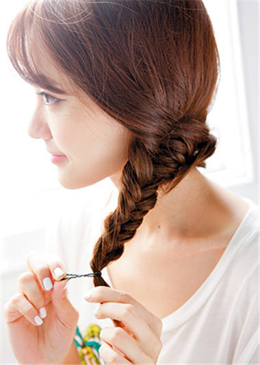 側(cè)撥發(fā)不再只能性感 簡單3招讓你成為百變女王