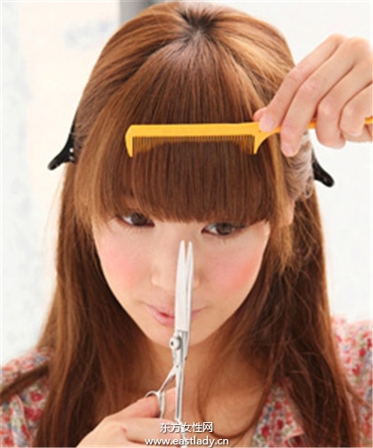 注意小細(xì)節(jié)剪出齊(斜)劉海發(fā)型