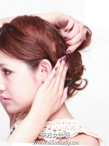 局部旋擰高盤發(fā) 減新淡雅減齡發(fā)型