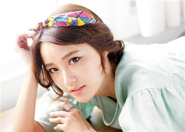 側(cè)撥發(fā)不再只能性感 簡單3招讓你成為百變女王