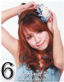 俏皮可愛咖色微卷發(fā)型