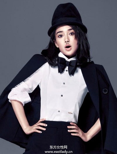 Angelababy展示新發(fā)型俏皮可愛